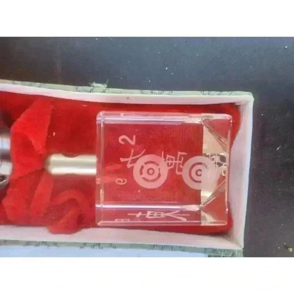 Crystal Dreidel Engraved With Stand Velvet Box - Picture 4 of 6